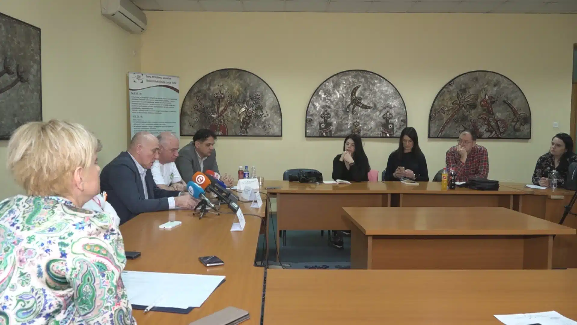 (VIDEO) Menadžment UKC-a Tuzla oglasio se u povodu obustave rade rada uređaja za radioterapiju |