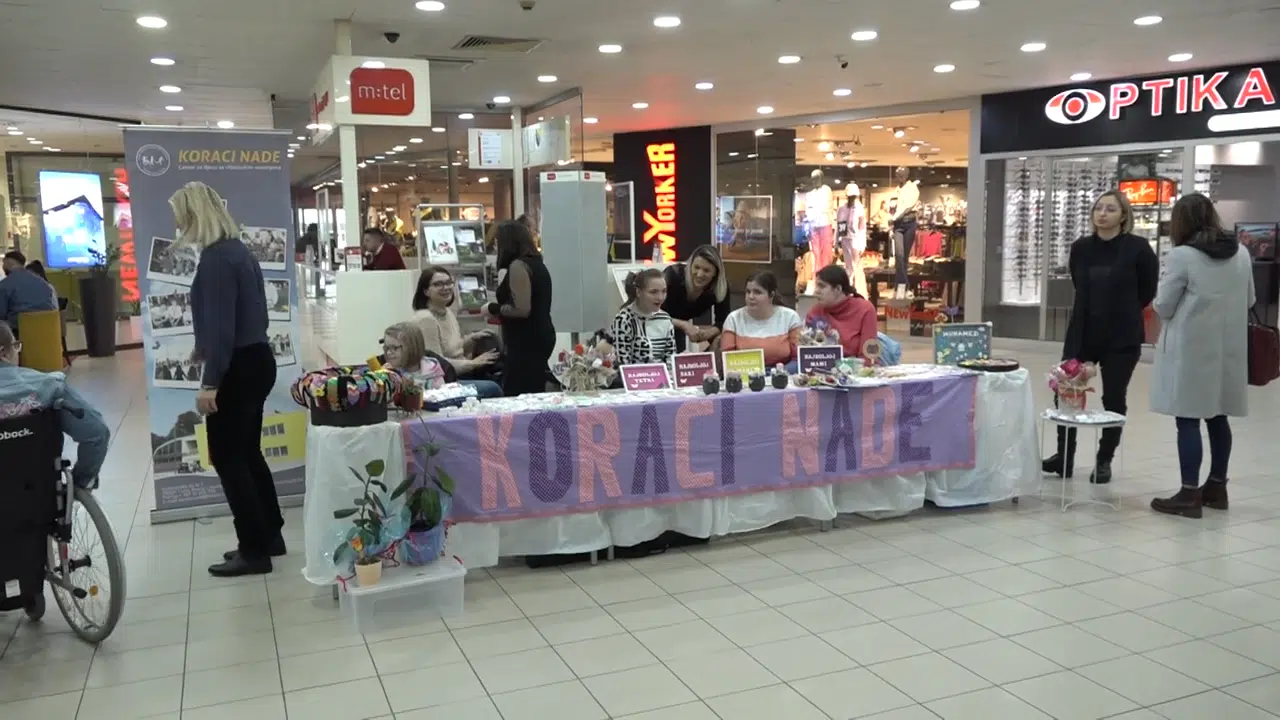 (Video) Pokreni se: Korisnici Centra ˝Koraci nade˝ pripremili zanimljive proizvode posvećene Međunarodnom danu žena |