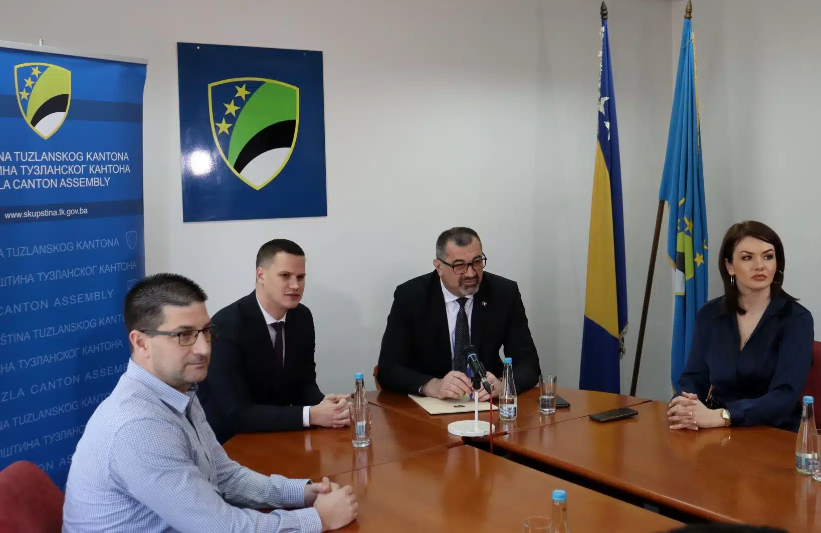 Predsjednik Skupštine Tuzlanskog kantona uručio Odluku o imenovanju kandidata na mjesto premijera Tuzlanskog kantona |