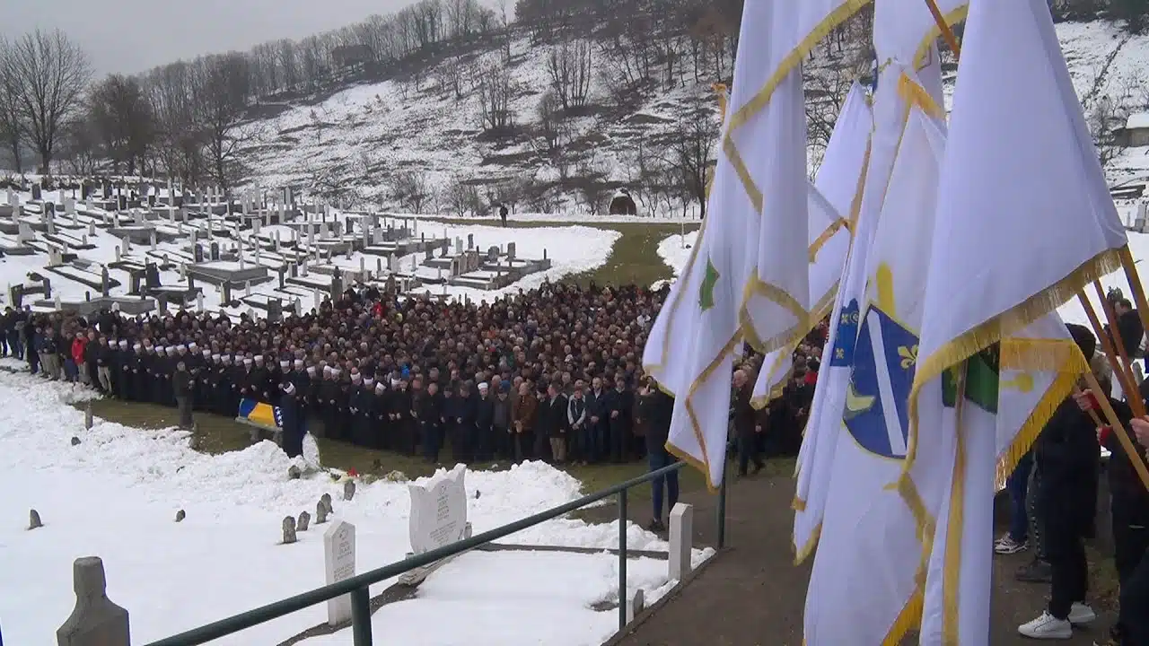 Dženaza i ukop komandanta 206. viteške brdske brigade Zvornik Edhema Omerovića Tite |