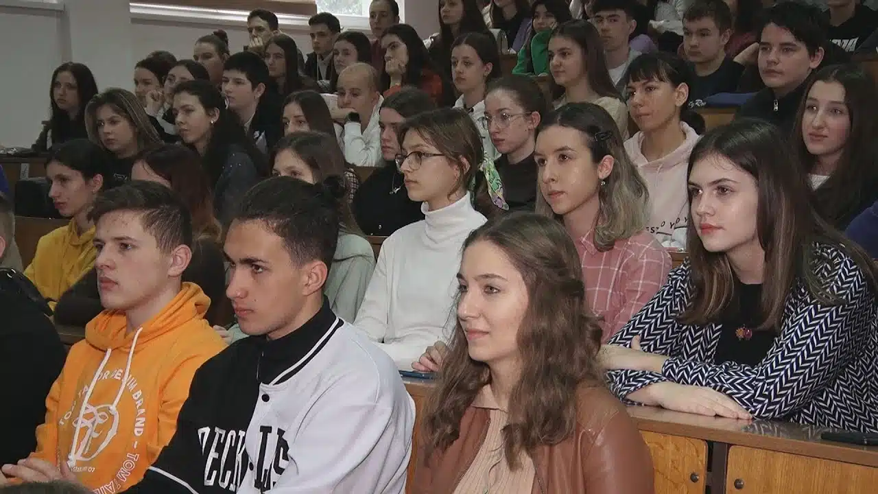 Počela Zimska škola fizike za osnovce i srednjoškolce iz TK |
