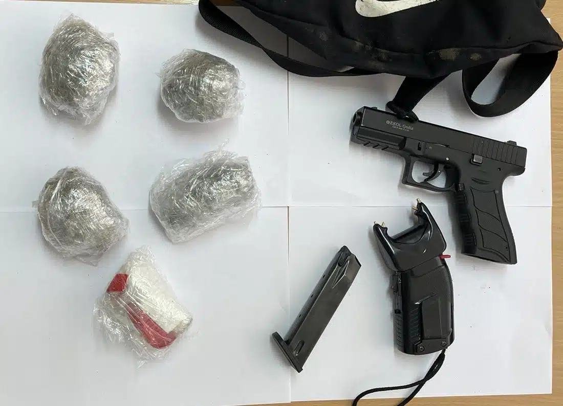 Akcija policije: U pretresima pronađena droga i oružje