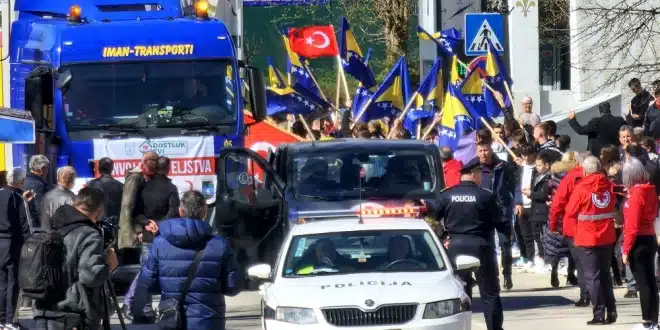„Konvoj prijateljstva” ispraćen iz Kalesije prema Turskoj – Radio Studio D ::: 99,40 i 97,40 FM