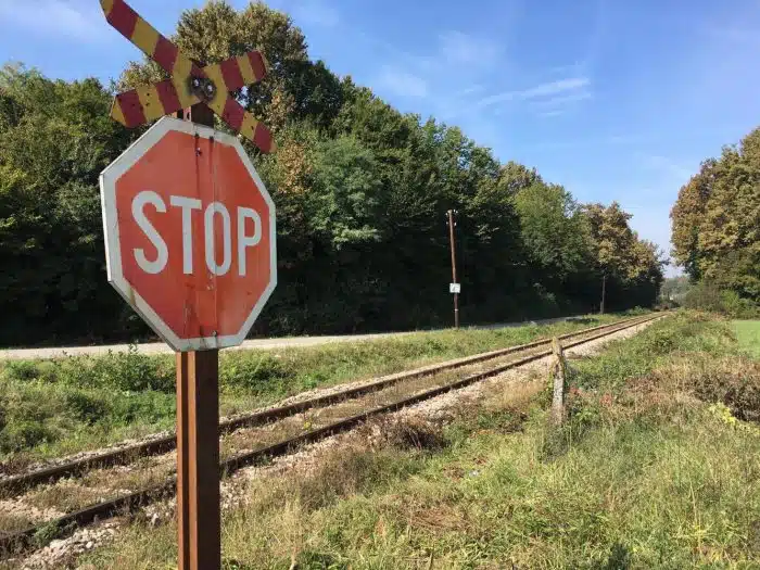 Poboljšana signalizacija na pet pružnih prelaza u TK (VIDEO)
