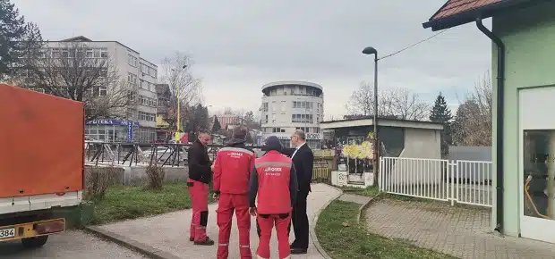 Zabrana prelaza pješačkog mosta kod ZZO TK |