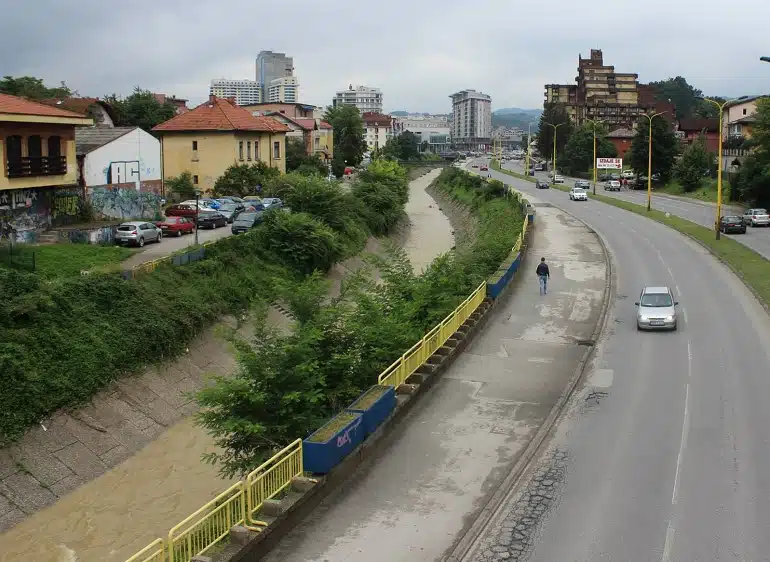 Grad Tuzla nastavlja s radovima na čišćenju vodotoka na području grada Tuzla