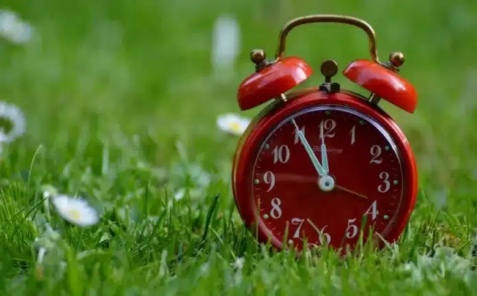 Večeras pomijeramo kazaljke jedan sat unaprijed | Gradačački info portal