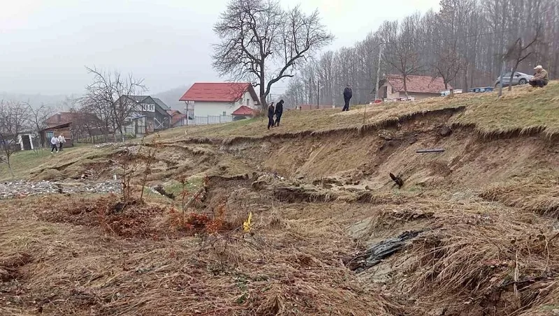 Više tuzlanskih naselja bez vode zbog aktiviranja klizišta
