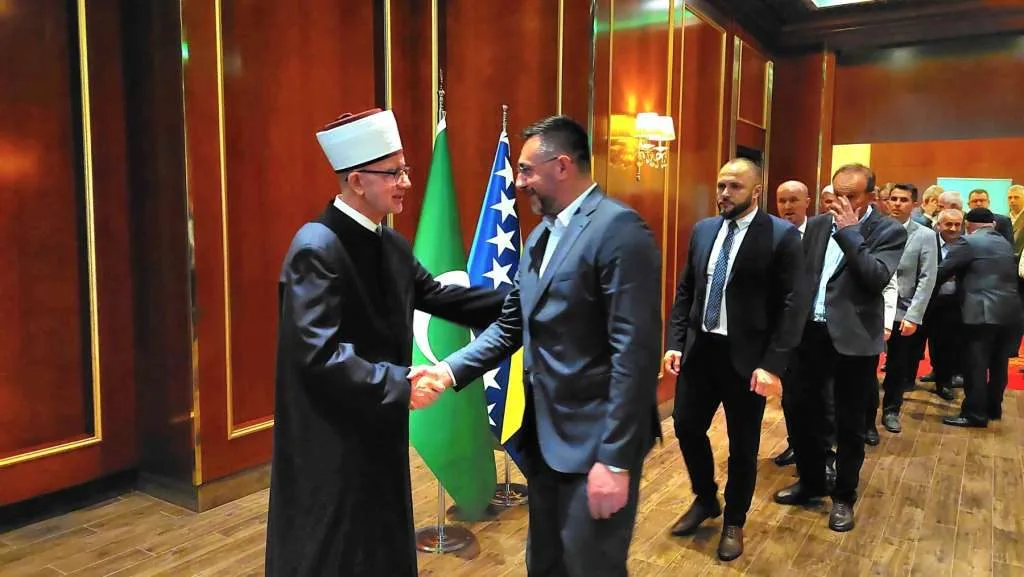 Muftija Fazlović: Neka naše ramazansko dobročinstvo bude obogaćeno i bajramskim milosrđem |