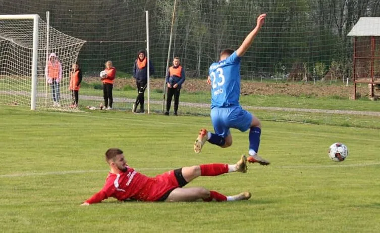 Nogomet:Priluk-Napredak 2:0