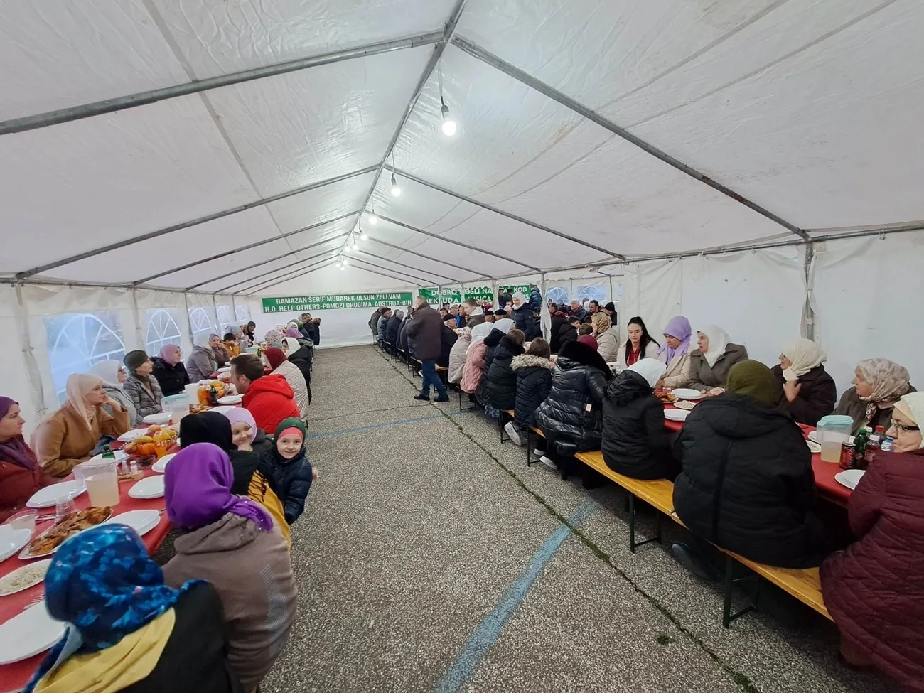 Meksud Jusić organizovao iftar za preko 200 postača u Godušu (VIDEO)