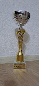 Pehari i medalje za članice omladinskog pogona ženskog rukometnog kluba Živinice