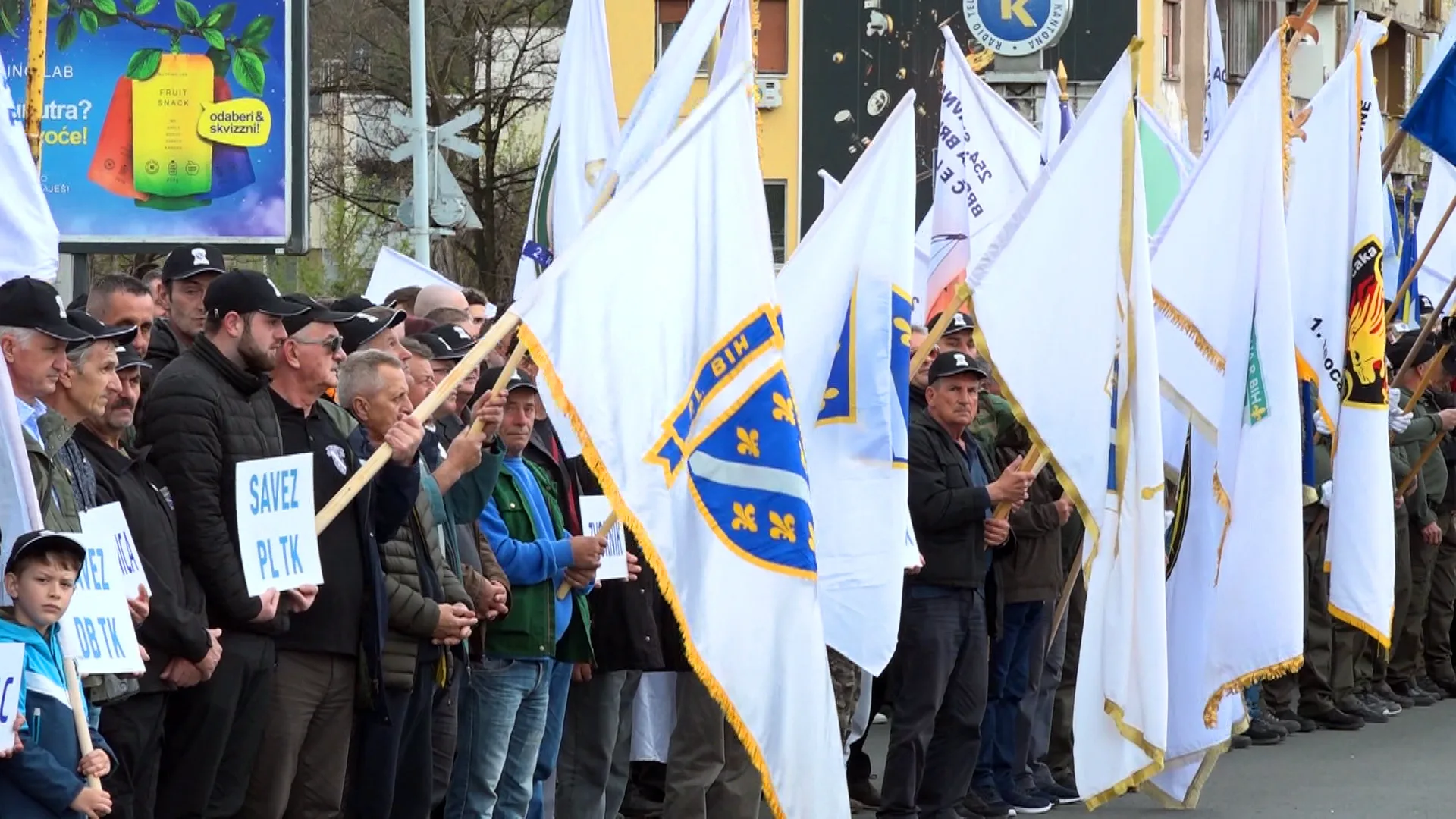 (Video) Svečanom akademijom u BKC-u Tuzla obilježen Dan armije RBiH |