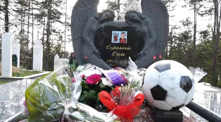 (VIDEO) Obilježena 14. tužna godišnjica: Sjećanje i uspomena na Ervina Čejvanovića ne blijede