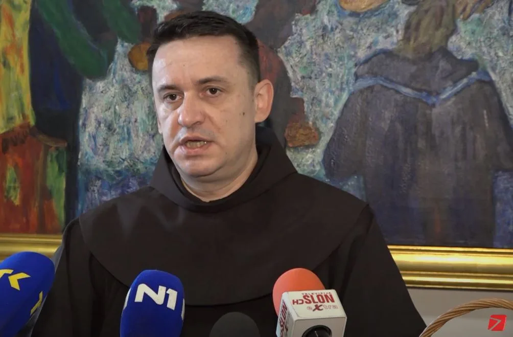 (Video) Čestitka gvardijana Franjevačkog samostana Sv. Petra i Pavla u Tuzli |