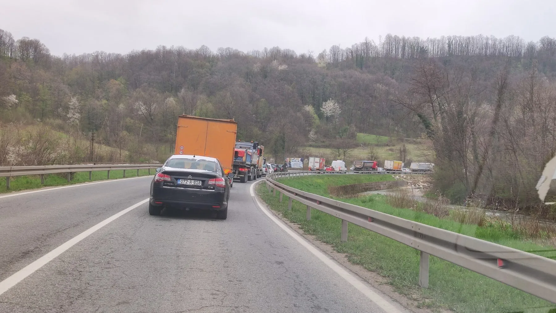 Saobraćajna nezgoda u Uroži kod Srebrenika -Obustavljen saobraćaj na magistralnom putu