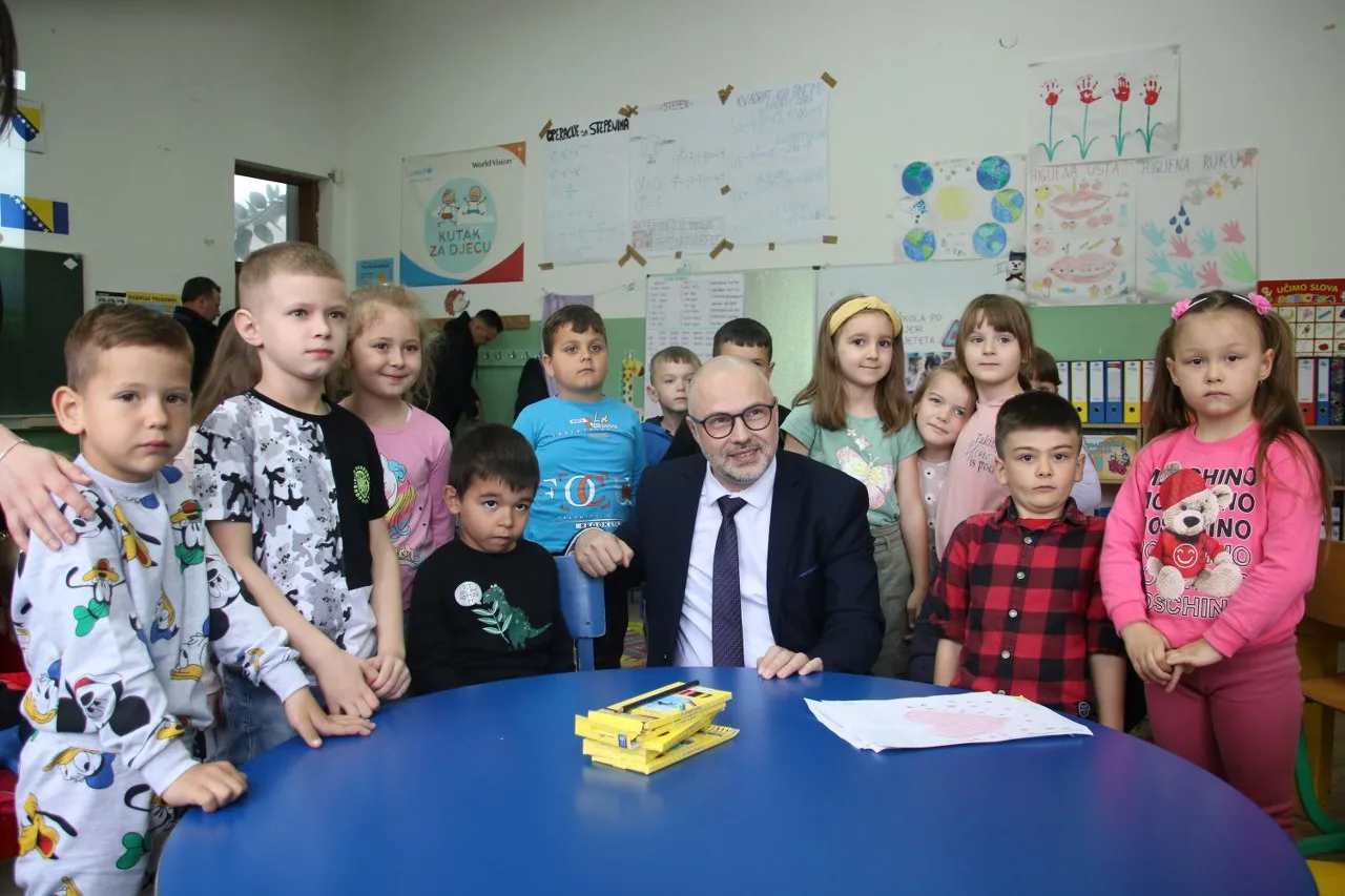 Ministar obrazovanja i nauke TK-a posjetio OŠ Sapna: Najavljeno osnivanje Javne predškolske ustanove u Sapni i Teočaku (AUDIO+FOTO)