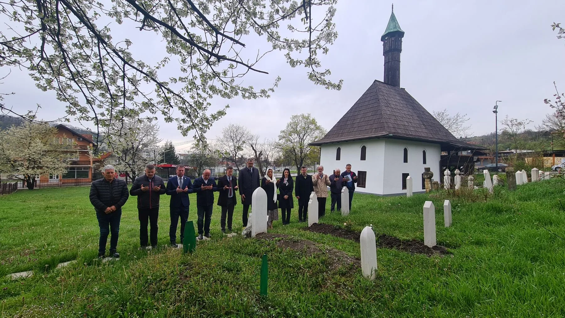 Polaganjem cvijeća i odavanjem počasti nastavljeno obilježavanje Dana ARBiH |
