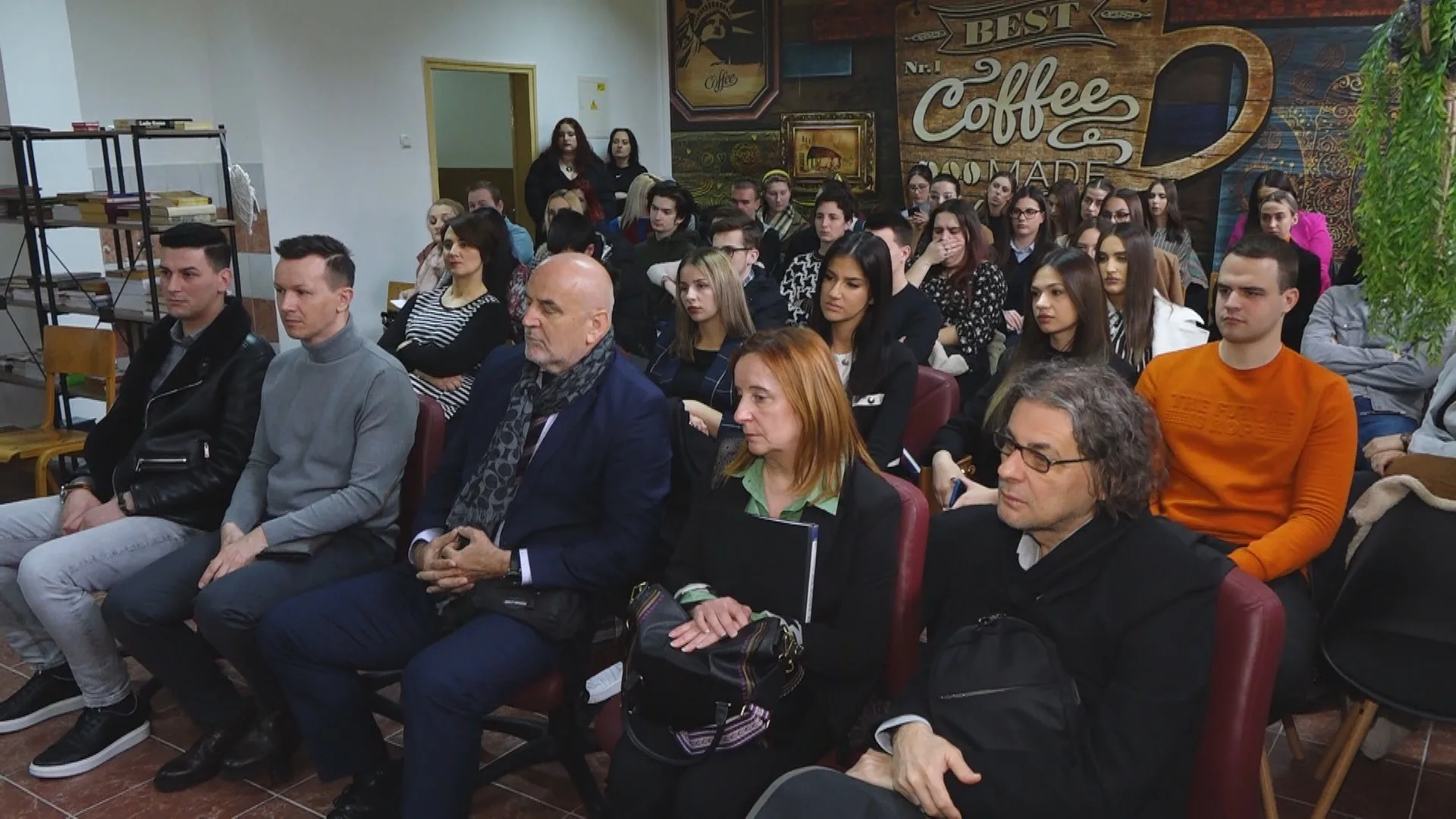 (Video) U Omladinskom klubu o Političkom cafeu o evropskim pitanjima |