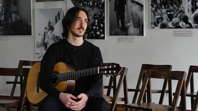 (Video) “Na kafi sa” : Emil Hadžiefendić, uspješni tuzlanski gitarista |