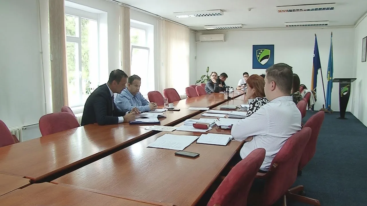 Zbog čega postoji nesrazmjer ocjena učenika u redovnom obrazovanju u odnosu na eksternu maturu? |