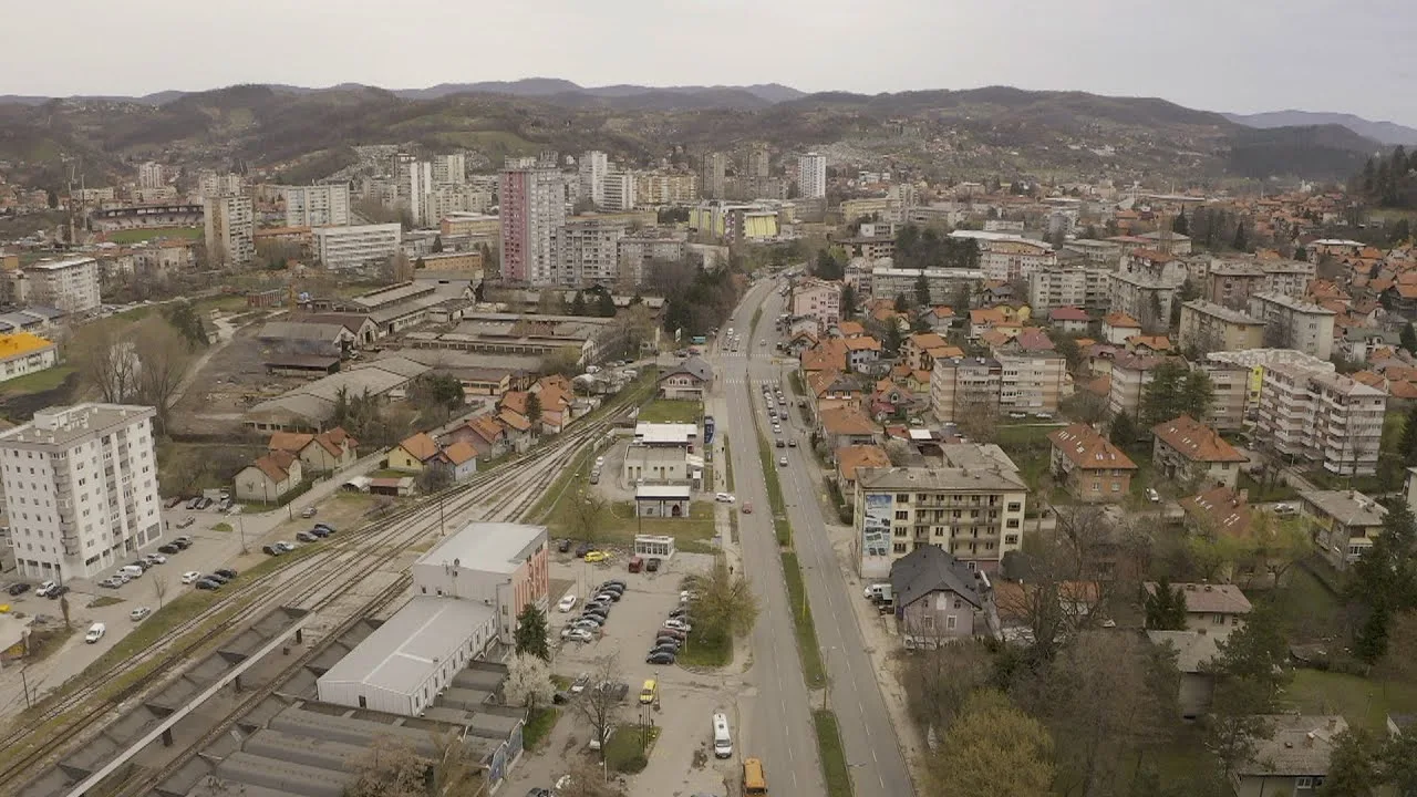 Grad Tuzla i ove godine subvencionira sanaciju svjetlarnika,krovova i fasada na kolektivnim zgradama (VIDEO) |