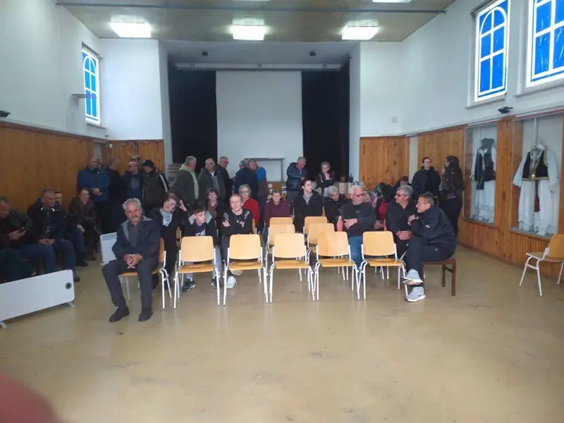 Održan mirni protest mještana MZ Breške zbog novih članova Savjeta MZ |