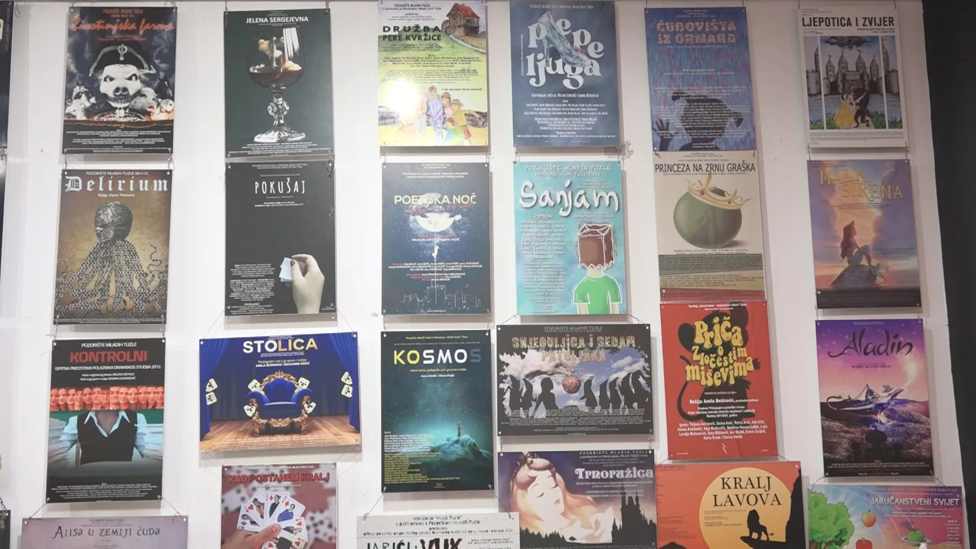 (Video) Pozorište mladih Tuzle proslavilo 19. rođendan, dodijeljena i godišnja priznanja