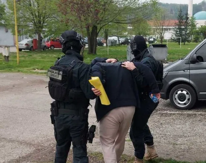 Akcija FUP-a u TK: Pretresi u Tuzli i Lukavcu, uhapšene tri osobe osumnjičene za iznudu novca