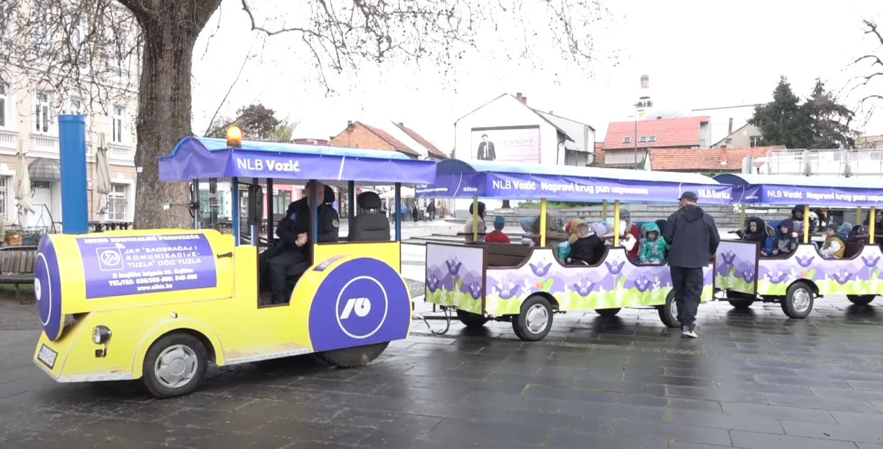 (VIDEO) Počeo saobraćati Turistički vozić |