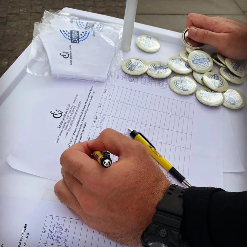 Forum građana Tuzle: U toku potpisivanje peticije za projekat “Zarobljeni zrak” |