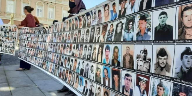 Danas u Tuzli mirno okupljanje članica Udruženja “Žene Srebrenice” –