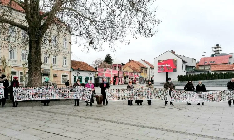 I danas mirni protesti članica Udruženja “Žena Srebrenice” u Tuzli