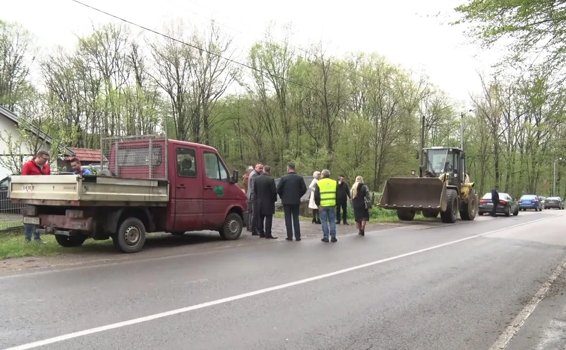 Počela rekonstrukcija još jedne dionice puta u Živinicama |