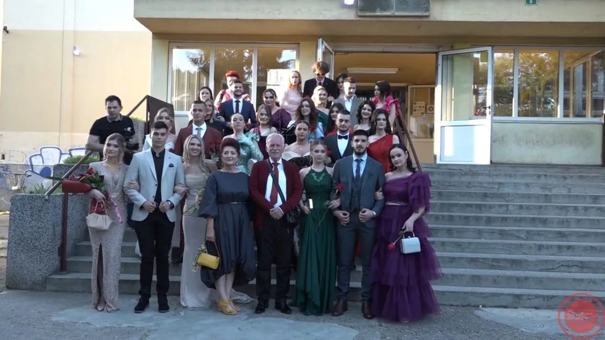 Gimnazija ” Dr.Mustafa Kamarić ”  – Ispraćaj 51. generacije maturanata –