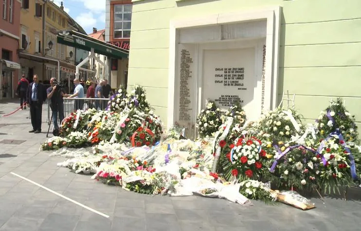 (VIDEO) 28. godina od masakra na Kapiji: “Sloboda u kojoj uživa zločinac Novak Đukić je civilizacijska sramota” poručeno iz Tuzle |