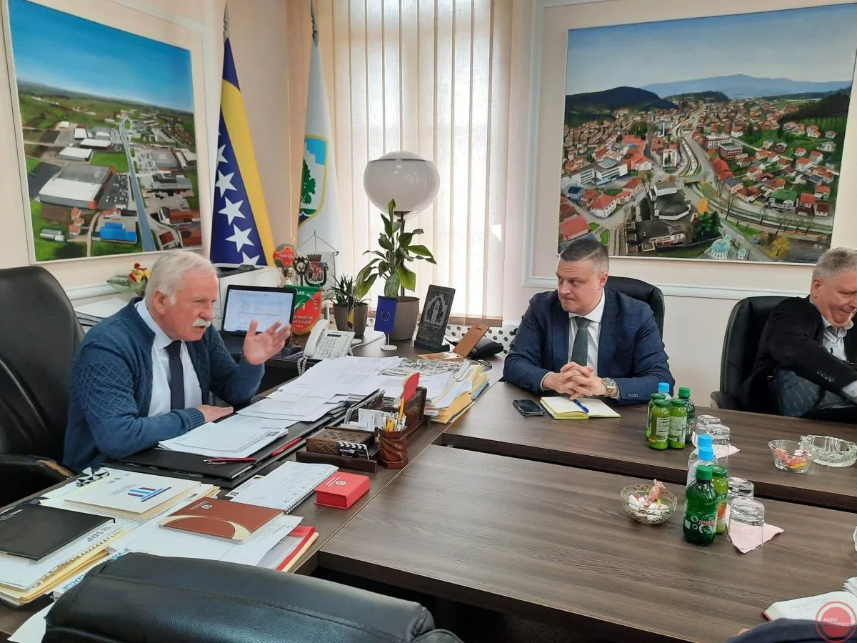 Ministar Vojin Mijatović boravio u Gračanici –