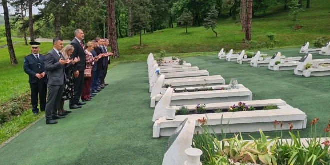 Delegacija Vlade Tuzlanskog kantona obilježila Dan odbrane Tuzle –