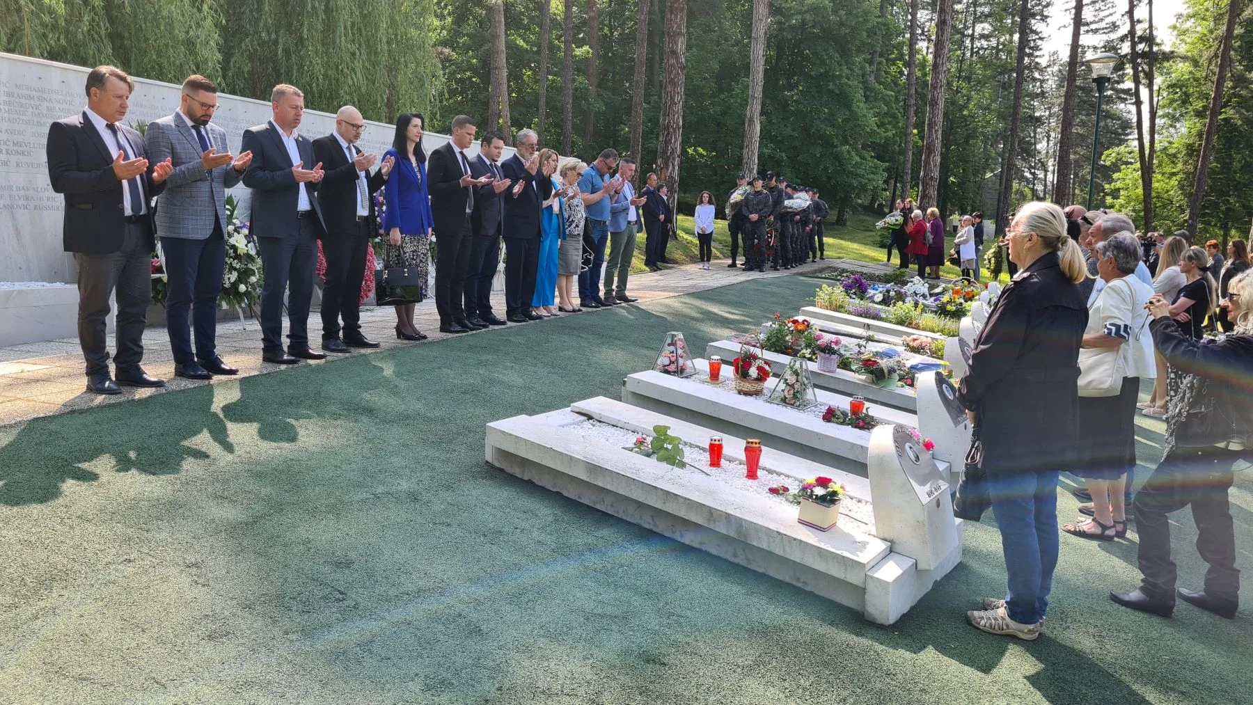 Vlada Tuzlanskog kantona obilježila dan stradanja tuzlanske mladosti |