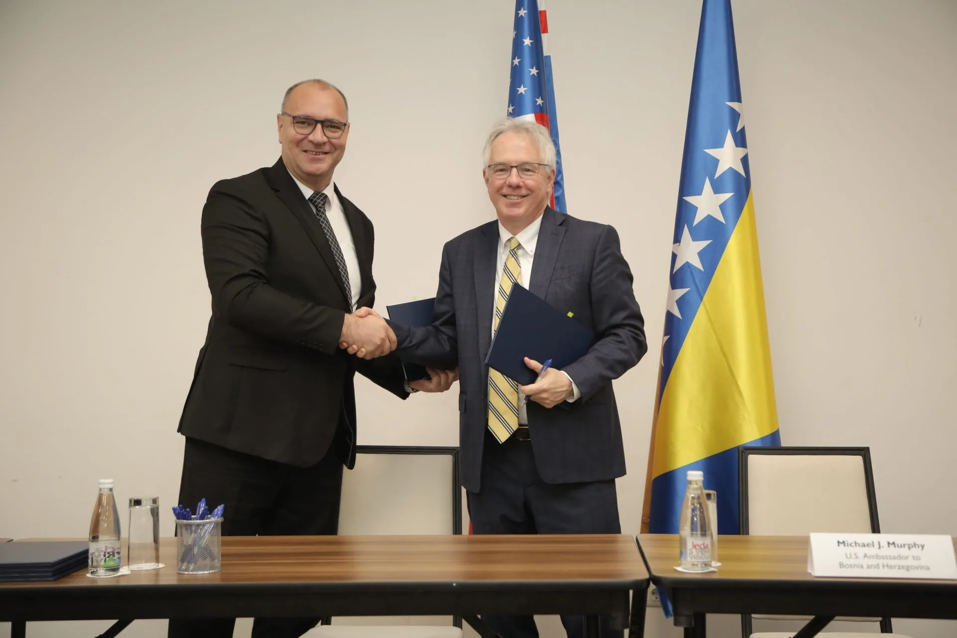 USAID potpisao memorandume o partnerstvu sa 20 jedinica lokalne samouprave, među kojima je i Grad Tuzla |