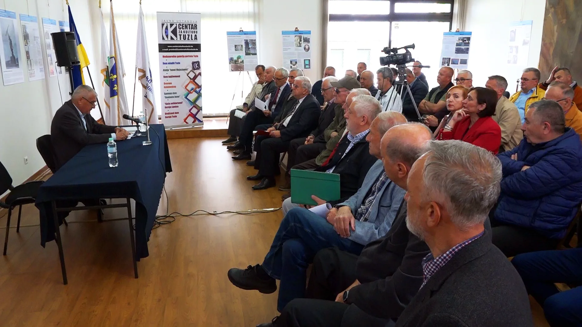 (Video) Dani tuzlanskih jedinica: Održan okrugli sto o značaju tuzlanskih jedinica u odbrani BiH |