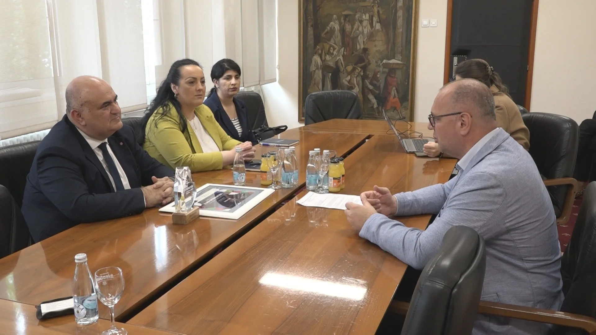 (Video) Gradonačelnik Zijad Lugavić upriličio prijem za Nedžada Jusića dobitnika nagrade za BiH u okviru EU za integraciju Roma na Zapadnom Balkanu i u Turskoj 2023. |