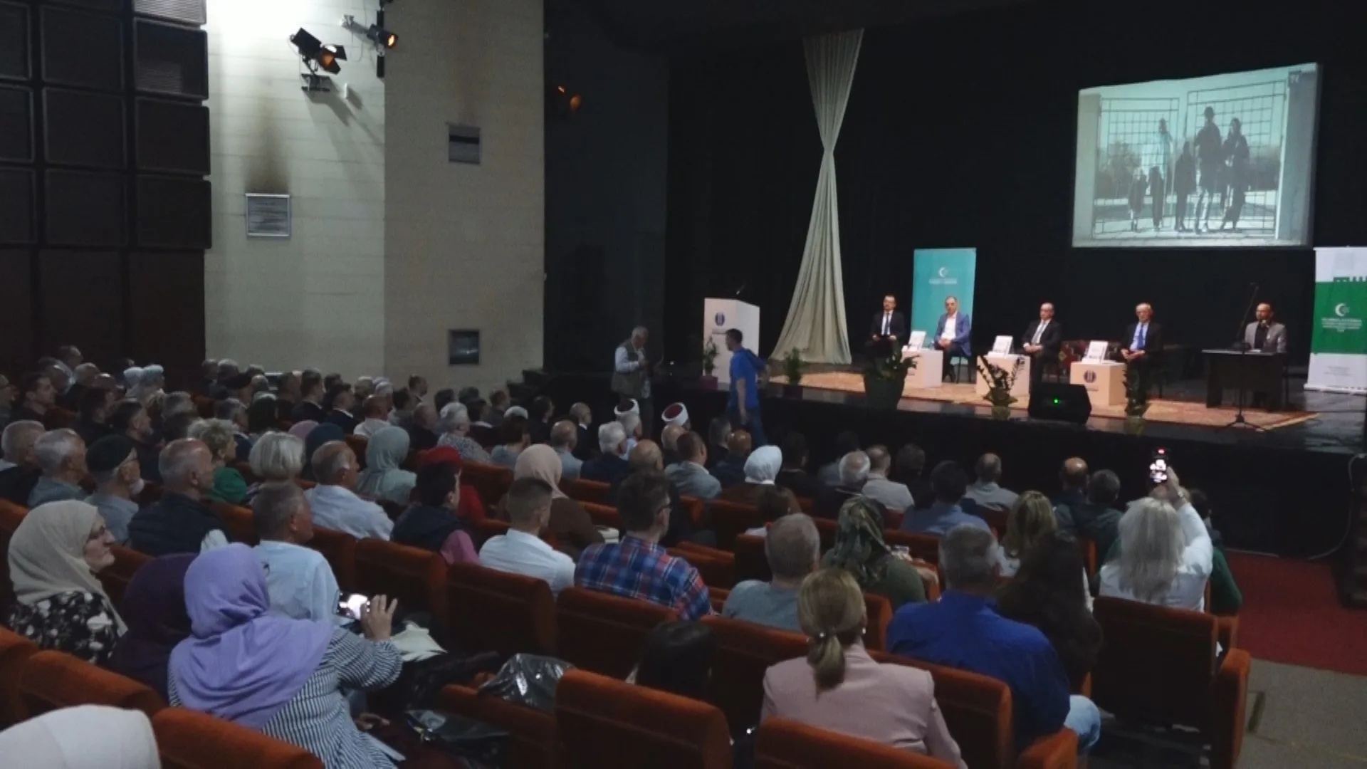 (Video) U Tuzli promovisana knjiga ”Imami Srebrenice 1992-1995: Memorizacija kao zavjet i opomena” |