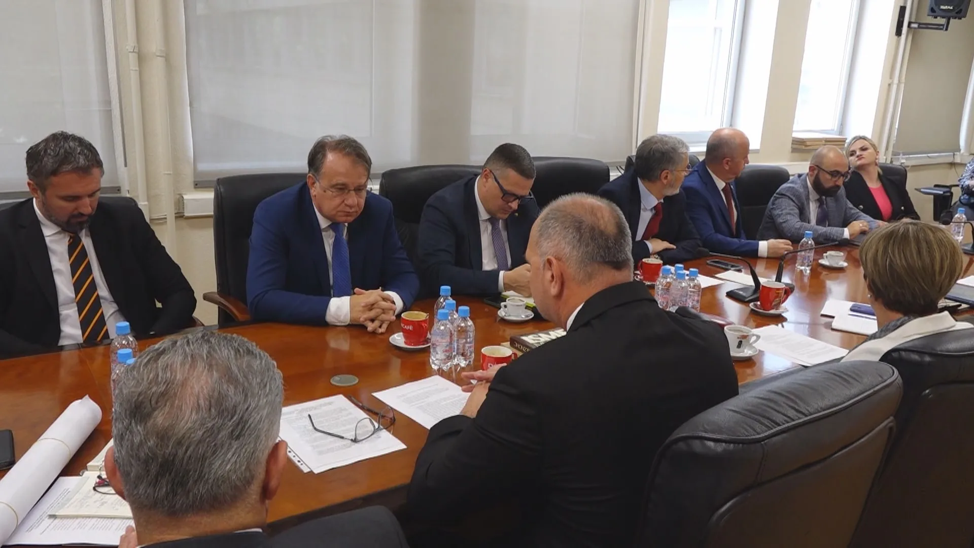 (VIDEO) Premijer Nikšić sa delegacijom sastao se sa gradonačelnikom Lugavićem u Tuzli |