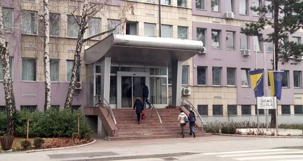 Dojava o postavljenoj bombi u Gradskoj upravi Tuzla bila lažna –