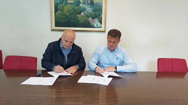 Potpisan ugovor o izvođenju radova na gradskom stadionu u Gradačcu