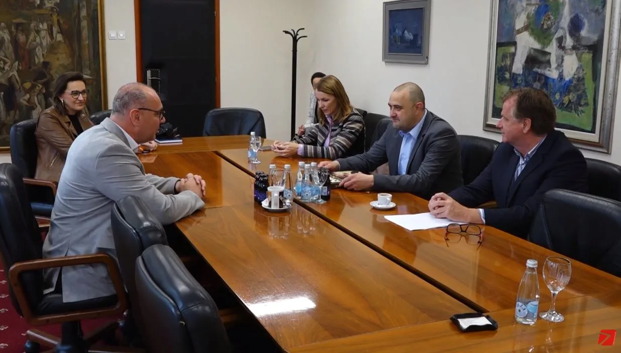 (Video) Udruženje ˝Srce za djecu˝ uručilo vrijednu donaciju Domu zdravlja Tuzla |