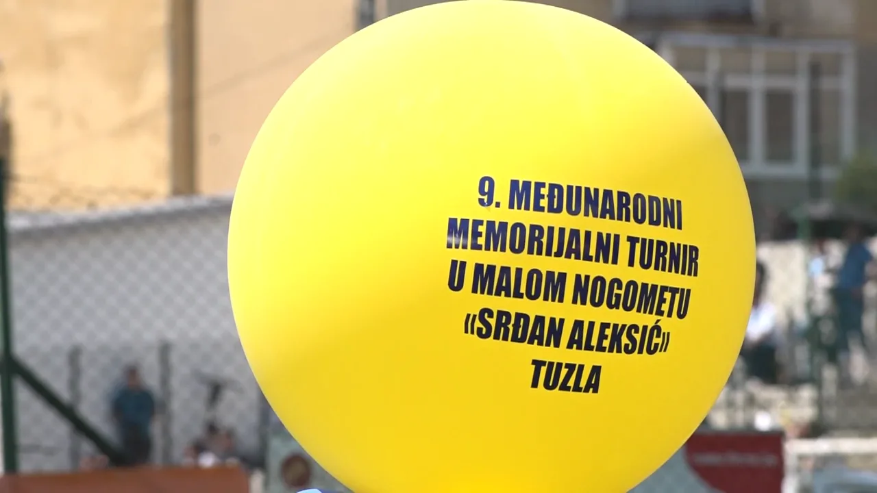 (Video) U Tuzli se danas održava tradicionalni 9. Međunarodni memorijalni turnir u malom fudbalu za djecu “Srđan Aleksić” |