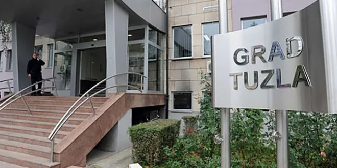 Tuzla: Izmjena režima saobraćaja povodom komemorativnog obilježavanja 25. maja –