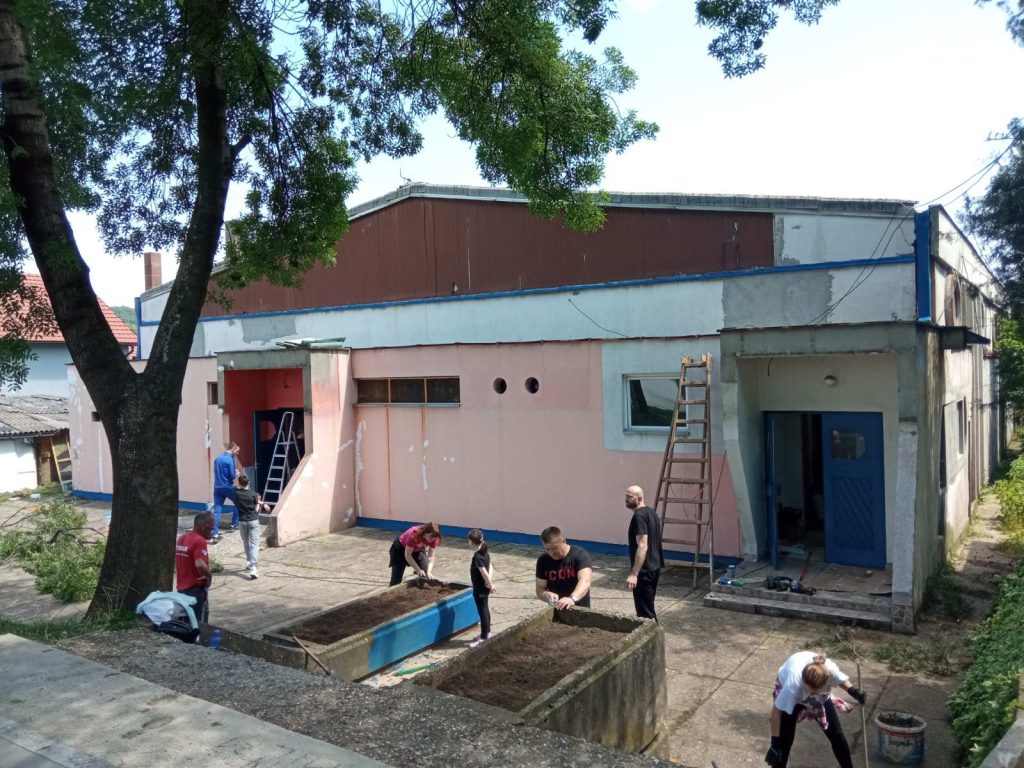 uz pomoć građana i prijatelja stk kreka uređena kultna sportska dvorana u tuzli (foto)